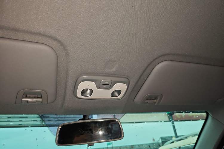 Used Chery QQ Ice Cream 2024 Edition Youth Version 205km Sundae Headliner
