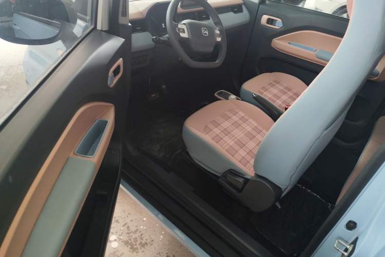 Used Chery QQ Ice Cream 2024 Edition Youth Version 205km Sundae Interior 1