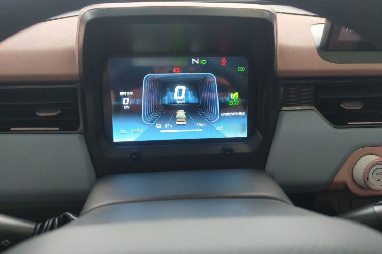 Used Chery QQ Ice Cream 2024 Edition Youth Version 205km Sundae Interior 4