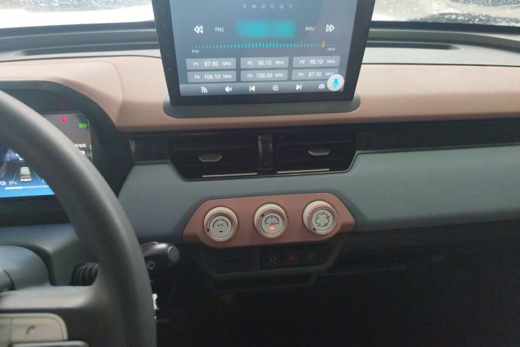 Used Chery QQ Ice Cream 2024 Edition Youth Version 205km Sundae Interior 5