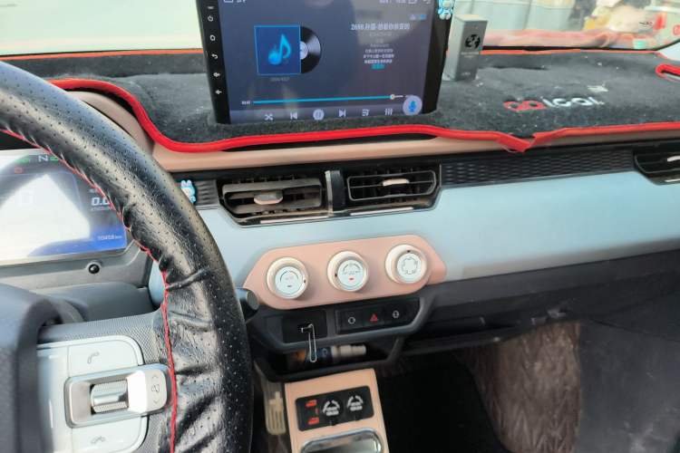 Used Chery QQ Ice Cream 2024 Youth Edition 205km Milkshake Audio And AC Panel