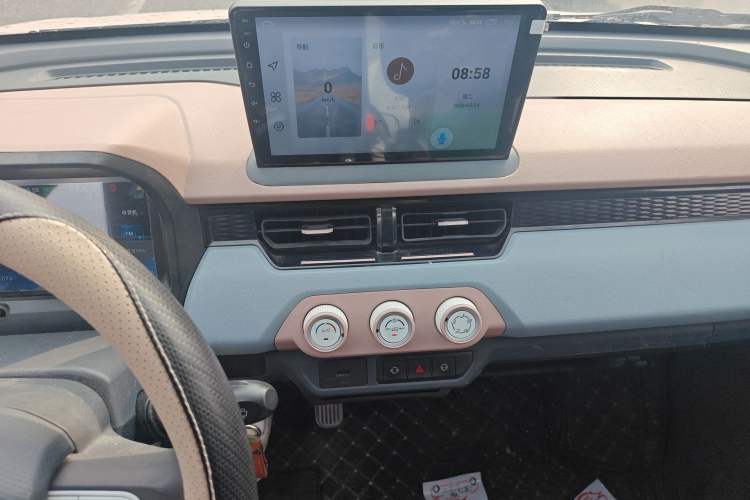 Used Chery QQ Ice Cream 2024 Edition Youth Version 205km Sundae Audio And AC Panel