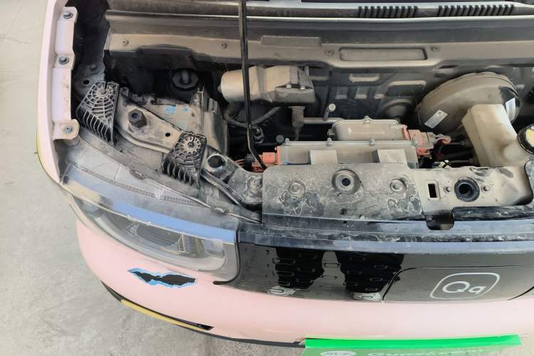 Used Chery QQ Ice Cream 2024 Youth Edition 205km Milkshake Engine Bay Right