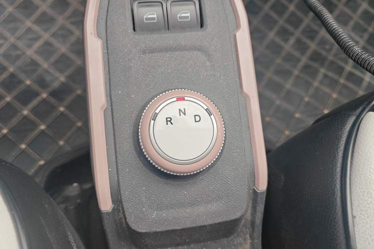 Used Chery QQ Ice Cream 2024 Edition Youth Version 205km Sundae Gear Lever