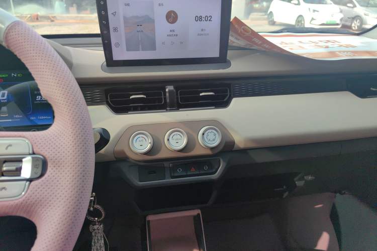 Used Chery QQ Ice Cream 2024 Youth Edition 205km Milkshake Audio And AC Panel