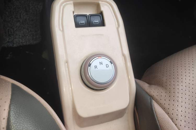 Used Chery QQ Ice Cream 2024 205km Sundae+ Gear Lever
