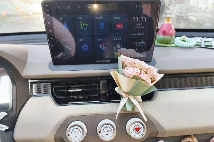 Used Chery QQ Ice Cream 2024 Edition Youth Version 120km Milkshake Audio And AC Panel