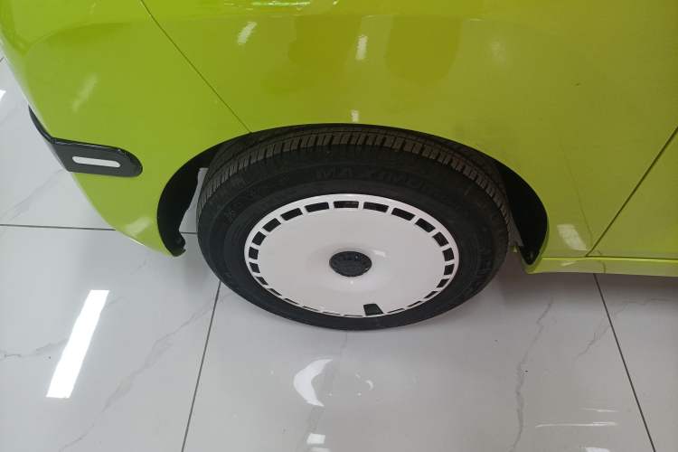 Used Chery QQ Ice Cream 2024 Youth Edition 205km Milkshake Left Front Wheel Hub
