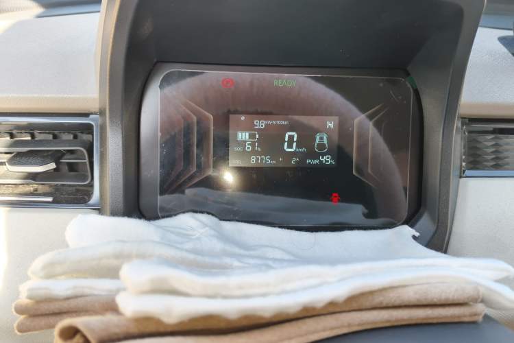 Used Chery QQ Ice Cream 2024 Edition Youth Version 120km Milkshake Odometer Close Up