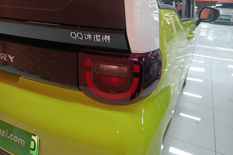 Used Chery QQ Ice Cream 2024 Youth Edition 205km Milkshake Right Rear Taillight