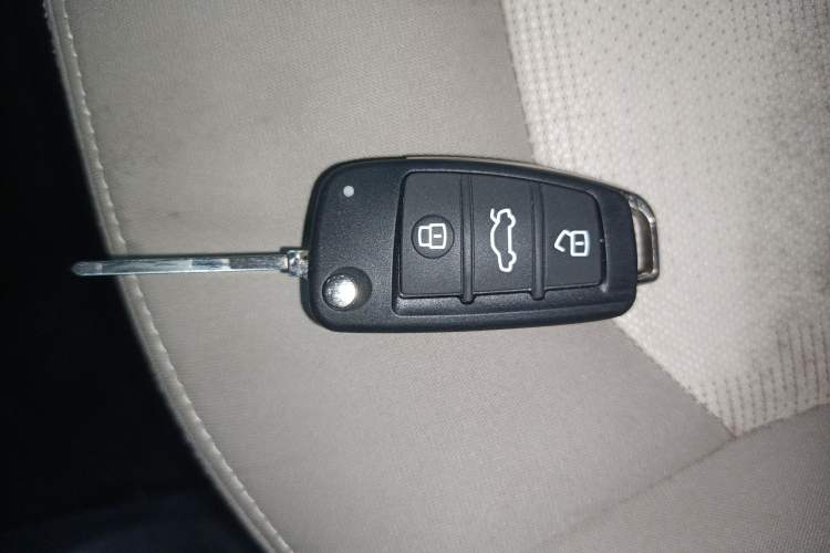 Used Chery QQ Ice Cream 2024 Youth Edition 205km Milkshake Vehicle Key