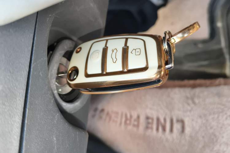 Used Chery QQ Ice Cream 2024 Edition Youth Version 120km Milkshake Vehicle Key