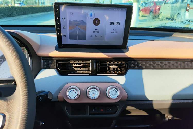 Used Chery QQ Ice Cream 2024 Youth Edition 205km Milkshake Audio And AC Panel