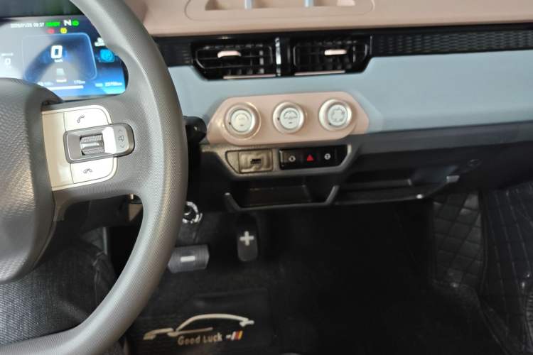 Used Chery QQ Ice Cream 2024 170km Sundae Audio And AC Panel