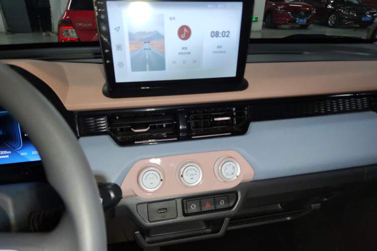 Used Chery QQ Ice Cream 2024 Edition Youth Version 205km Sundae Audio And AC Panel