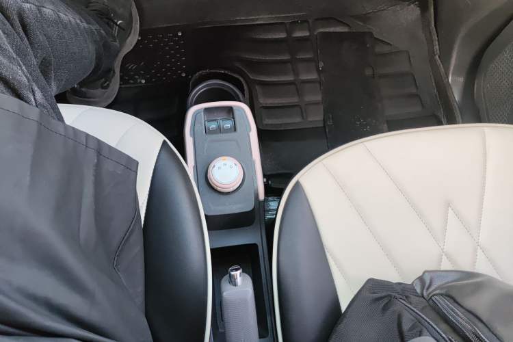 Used Chery QQ Ice Cream 2024 Youth Edition 205km Milkshake Gear Lever
