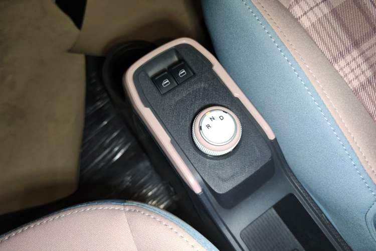 Used Chery QQ Ice Cream 2024 Edition Youth Version 205km Sundae Gear Lever