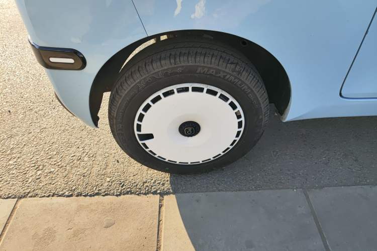 Used Chery QQ Ice Cream 2024 Youth Edition 205km Milkshake Right Rear Wheel Hub