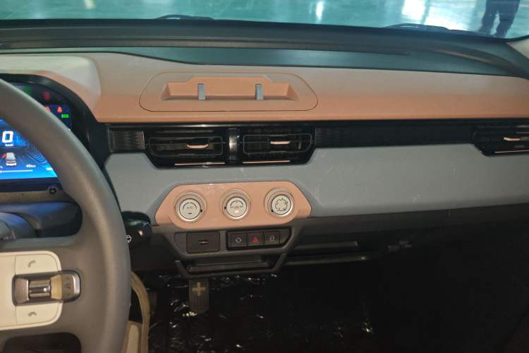 Used Chery QQ Ice Cream 2024 205km Sundae+ Audio And AC Panel
