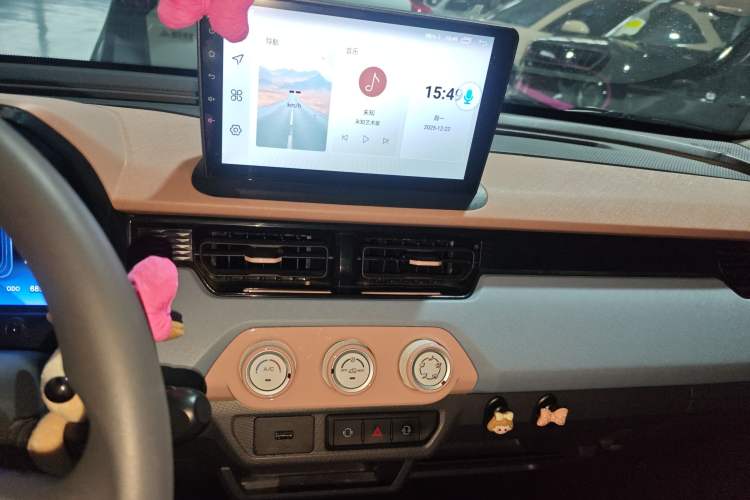 Used Chery QQ Ice Cream 2024 Edition Youth Version 205km Sundae Audio And AC Panel