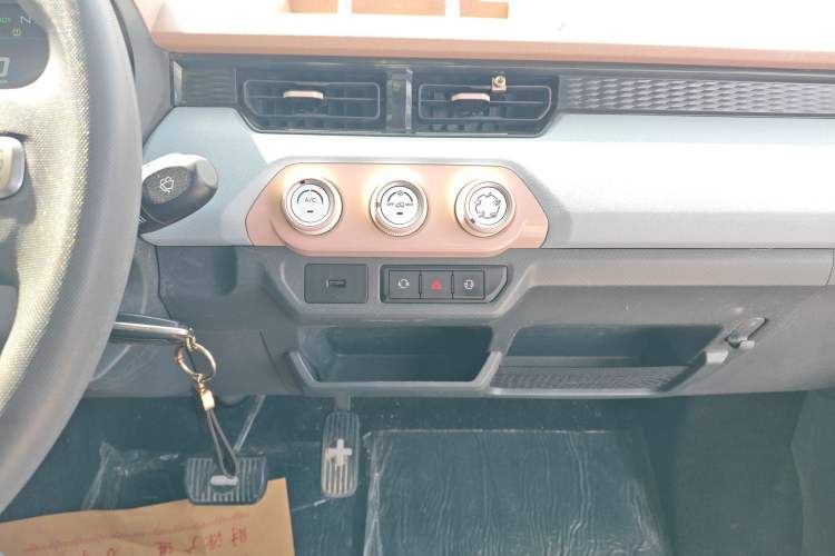 Used Chery QQ Ice Cream 2024 Facelifted 205km Sundae Audio And AC Panel