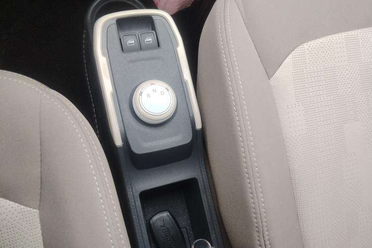 Used Chery QQ Ice Cream 2024 Edition Youth Version 205km Sundae Gear Lever