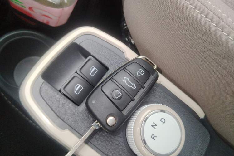 Used Chery QQ Ice Cream 2024 Edition Youth Version 205km Sundae Interior 1
