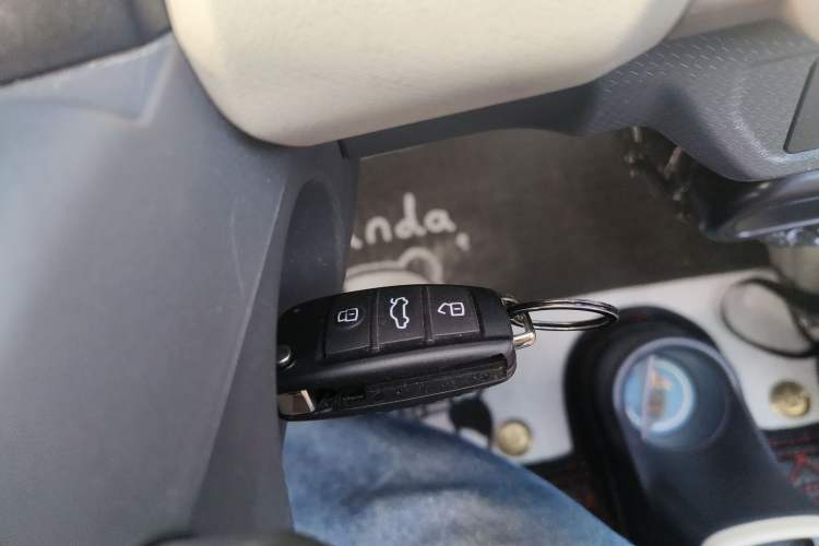 Used Chery QQ Ice Cream 2024 Edition Youth Version 205km Sundae Interior 1