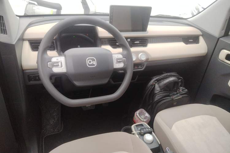 Used Chery QQ Ice Cream 2024 Edition Youth Version 205km Sundae Interior 2