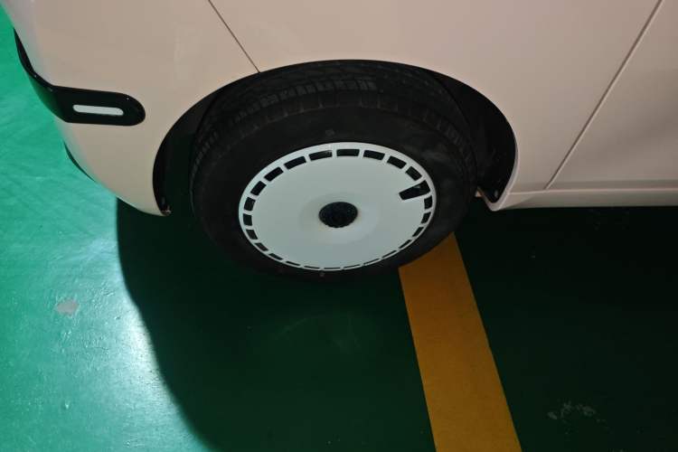 Used Chery QQ Ice Cream 2024 Edition Youth Version 205km Sundae Left Front Wheel Hub
