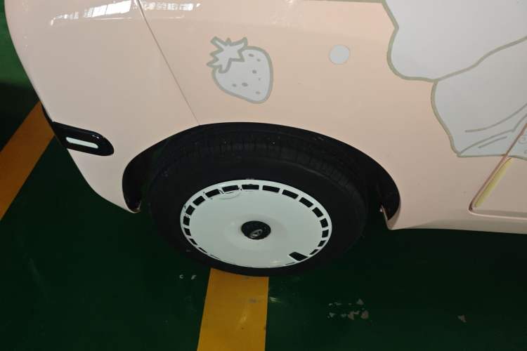 Used Chery QQ Ice Cream 2024 205km Sundae+ Right Rear Wheel Hub