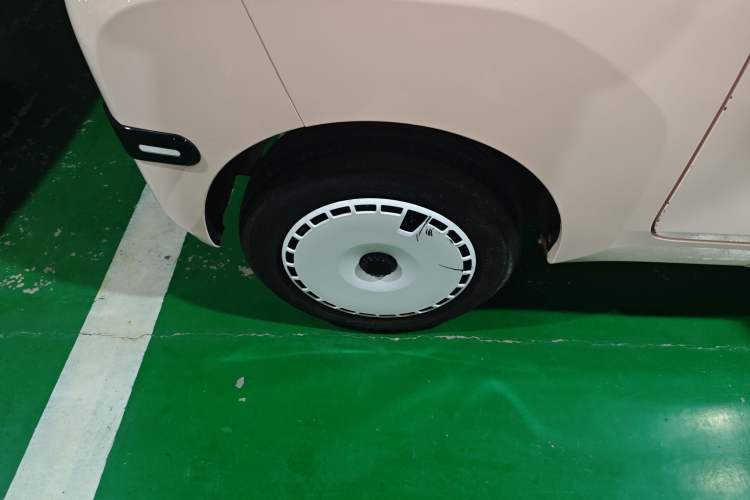 Used Chery QQ Ice Cream 2024 Edition Youth Version 205km Sundae Right Rear Wheel Hub