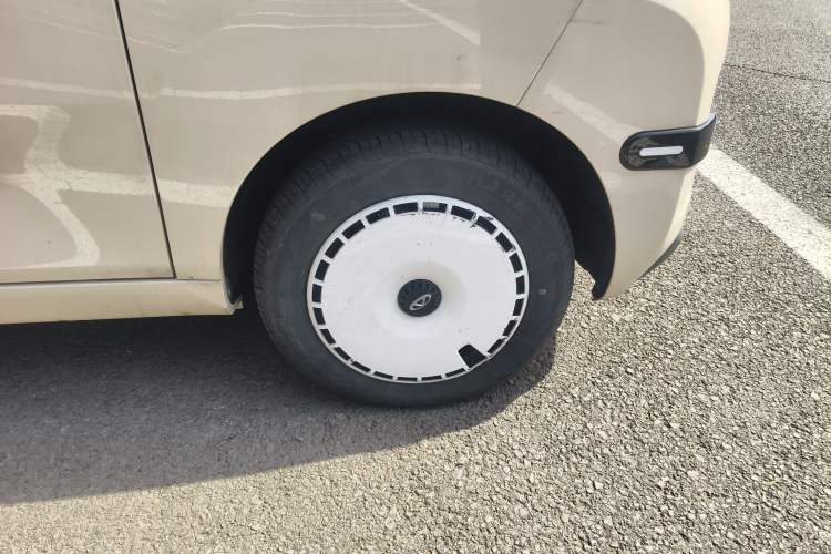 Used Chery QQ Ice Cream 2024 170km Sundae Right Front Wheel Hub