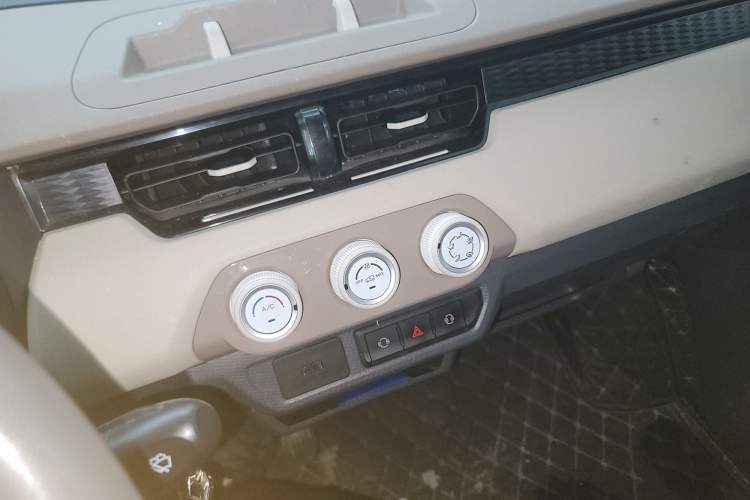 Used Chery QQ Ice Cream 2024 Restyled 170 km Sundae Audio And AC Panel