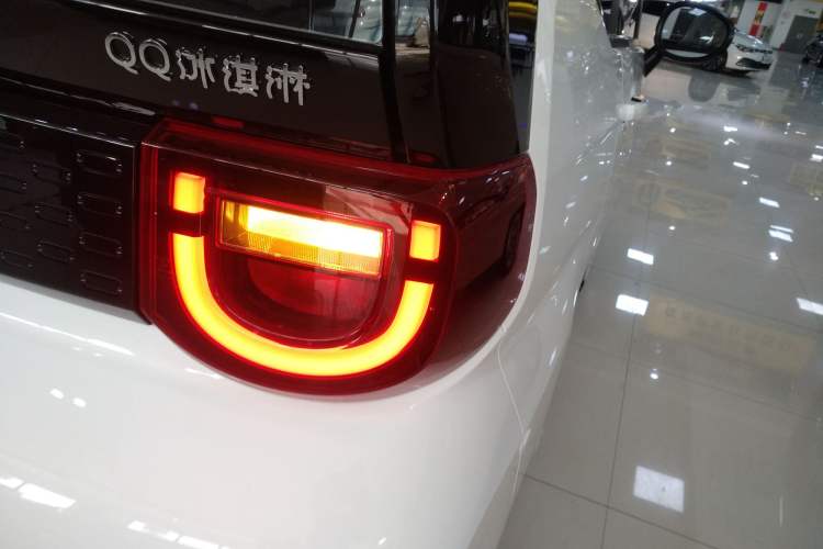 Used Chery QQ Ice Cream 2024 Edition Youth Version 205km Sundae Right Rear Taillight