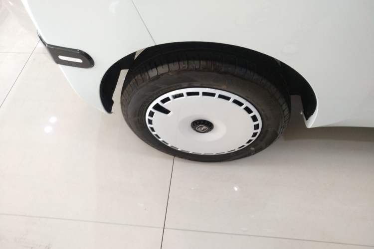Used Chery QQ Ice Cream 2024 Edition Youth Version 205km Sundae Right Rear Wheel Hub