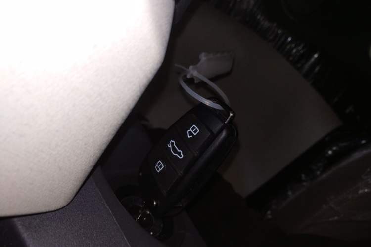 Used Chery QQ Ice Cream 2024 Edition Youth Version 205km Sundae Vehicle Key