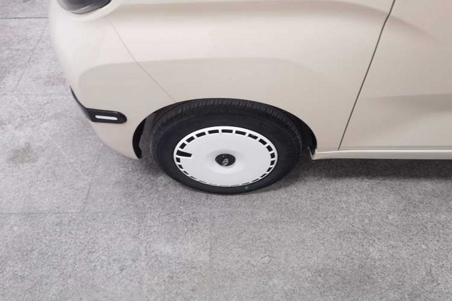 Used Chery QQ Ice Cream 2024 120km Milkshake Exterior 4