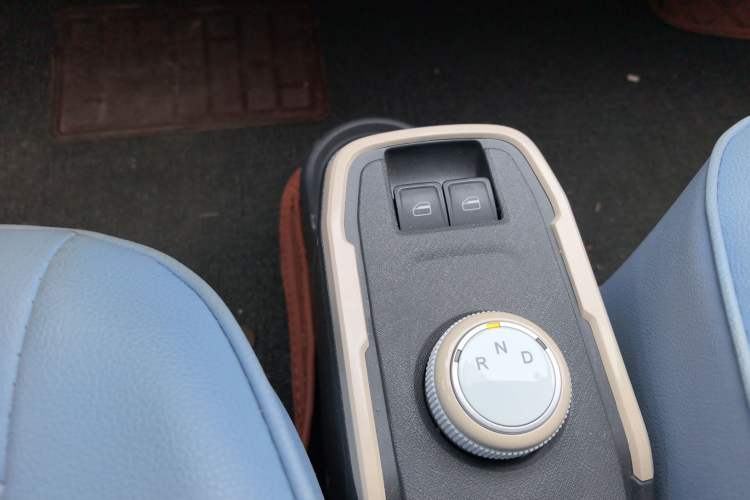 Used Chery QQ Ice Cream 2024 Edition Youth Version 205km Sundae Gear Lever