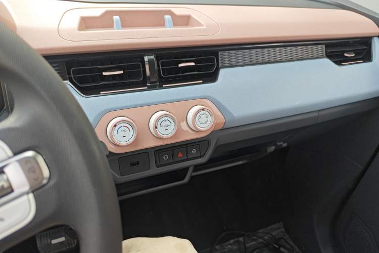 Used Chery QQ Ice Cream 2025 155km Sundae Edition Audio And AC Panel