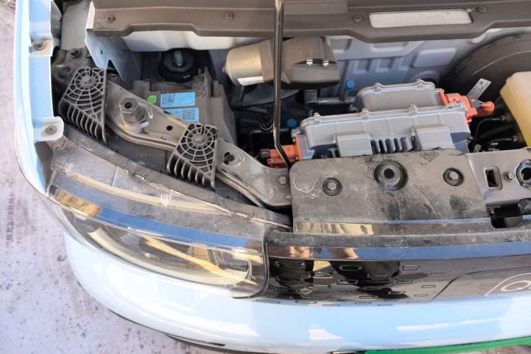 Used Chery QQ Ice Cream 2025 205km Qi Energy Version Engine Bay Right