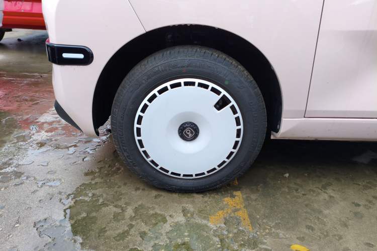 Used Chery QQ Ice Cream 2025 155km Sundae Edition Left Front Wheel Hub