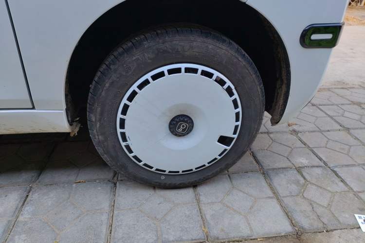 Used Chery QQ Ice Cream 2025 155km Sundae Edition Right Front Wheel Hub