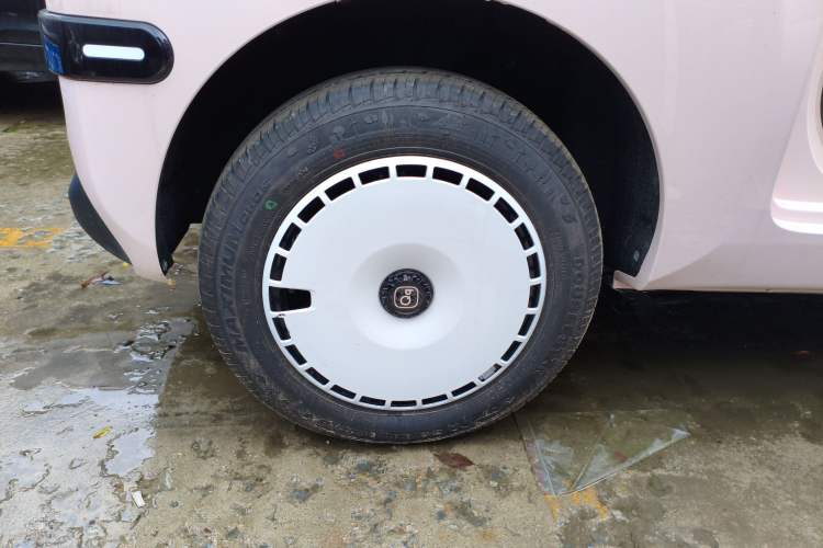 Used Chery QQ Ice Cream 2025 155km Sundae Edition Right Rear Wheel Hub