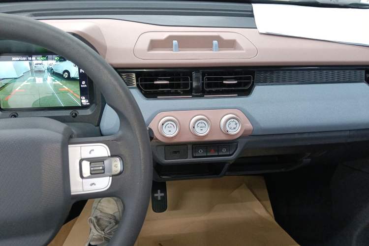 Used Chery QQ Ice Cream 2025 155km Sundae Edition Audio And AC Panel