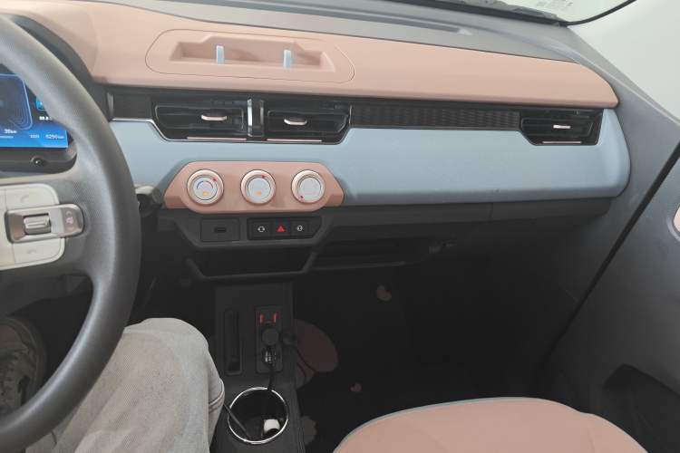 Used Chery QQ Ice Cream 2025 155km Sundae Edition Audio And AC Panel