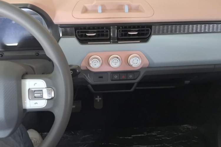 Used Chery QQ Ice Cream 2025 155km Sundae Edition Interior 2