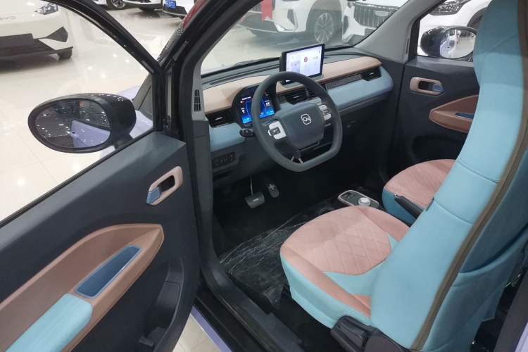 Used Chery QQ Ice Cream 2025 205km Qi Energy Version Interior 3