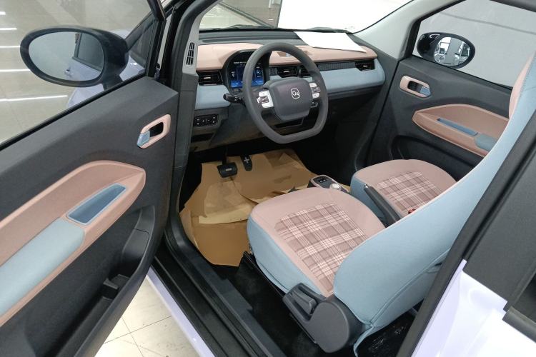 Used Chery QQ Ice Cream 2025 155km Sundae Edition Interior 3