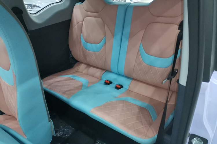 Used Chery QQ Ice Cream 2025 205km Qi Energy Version Interior 4